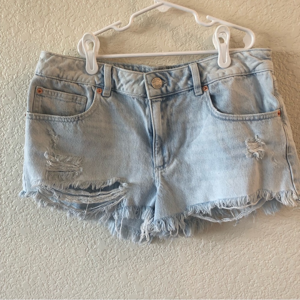 Garage Denim Light Wash Distressed Size 7, 28
